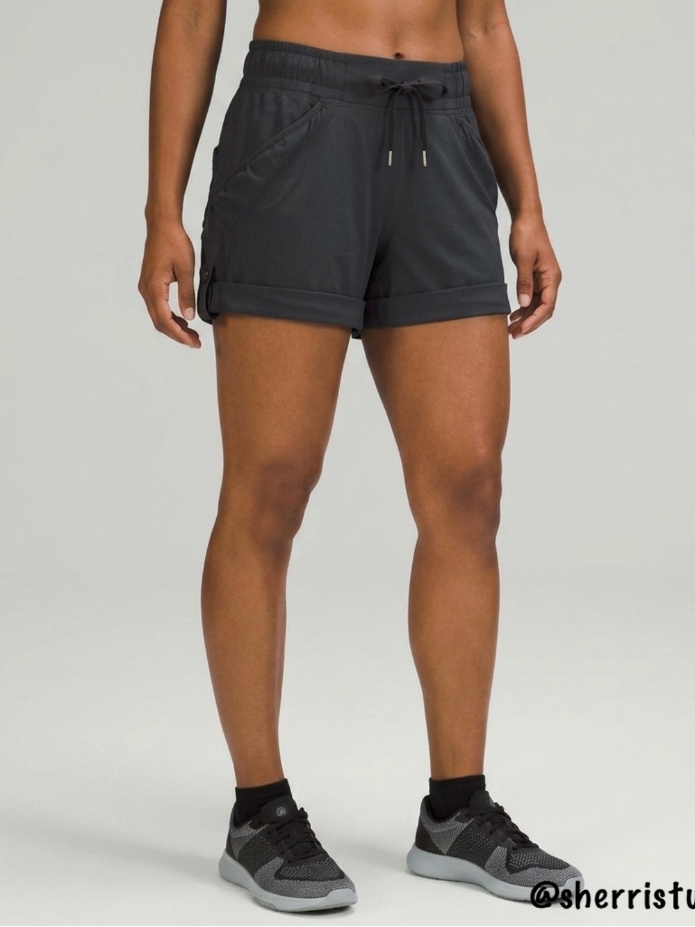 EXCELLENT Lululemon Play In The Sun Mid Rise Relaxed Shorts 4" Dark Slate Grey 8
